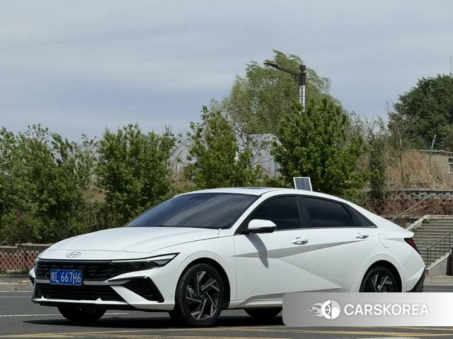 Hyundai Elantra 2023 Белый из Китая, фото 4