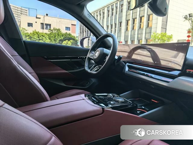 BMW 5 series 2024 Белый из Китая, фото 4