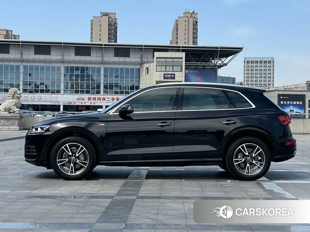 Audi Q5L 2021 Черный из Китая, фото 4