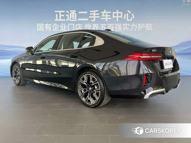 BMW 5 series 2025 Черный из Китая, фото 4