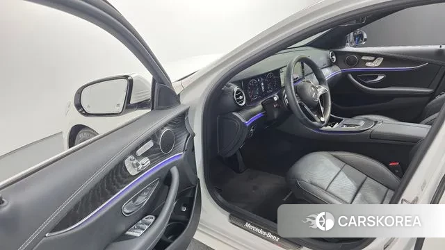 Mercedes-Benz E-Class W213 2023 Белый из Кореи, фото 4