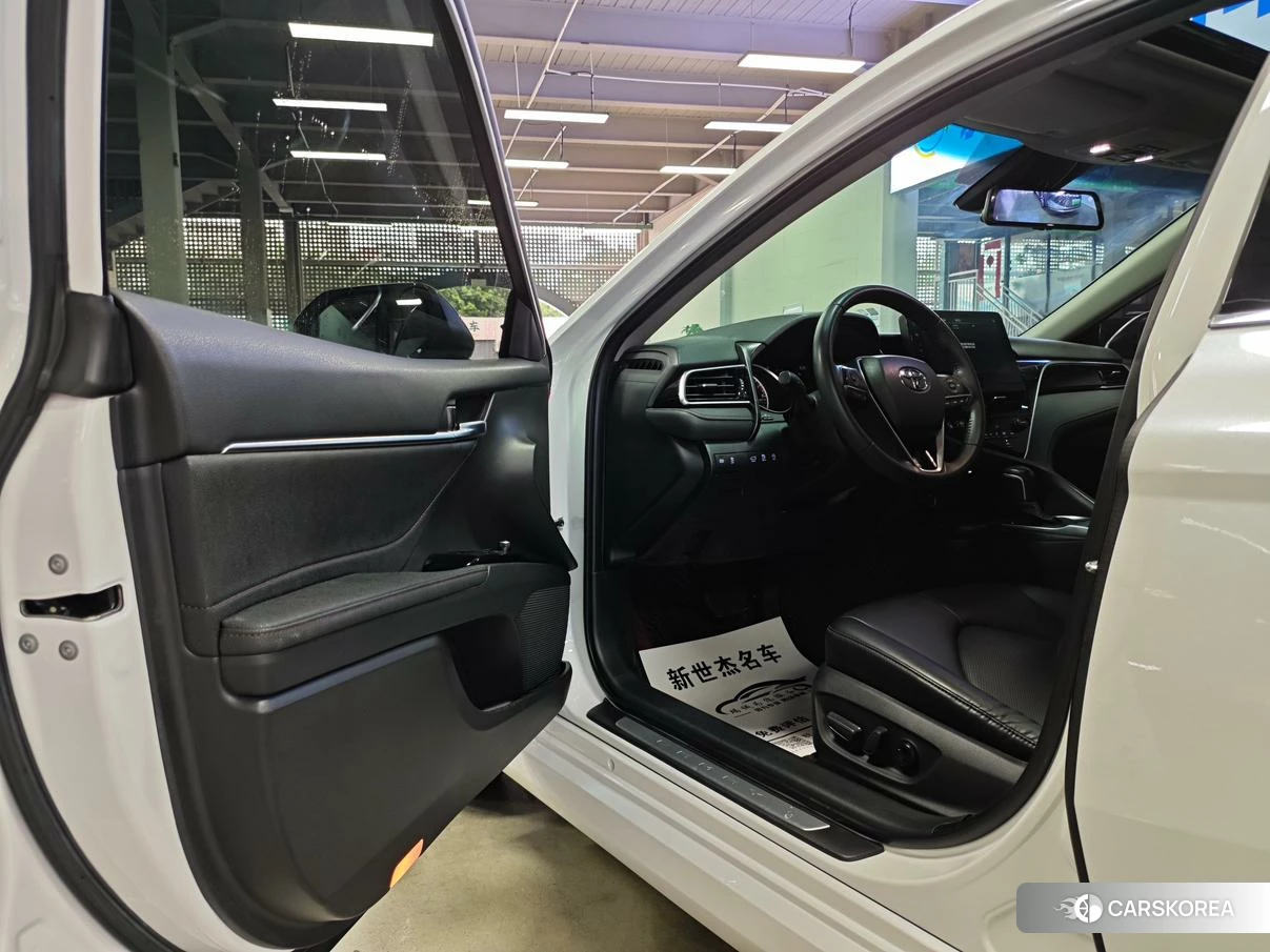 Toyota Camry 2023 Белый из Китая, фото 4