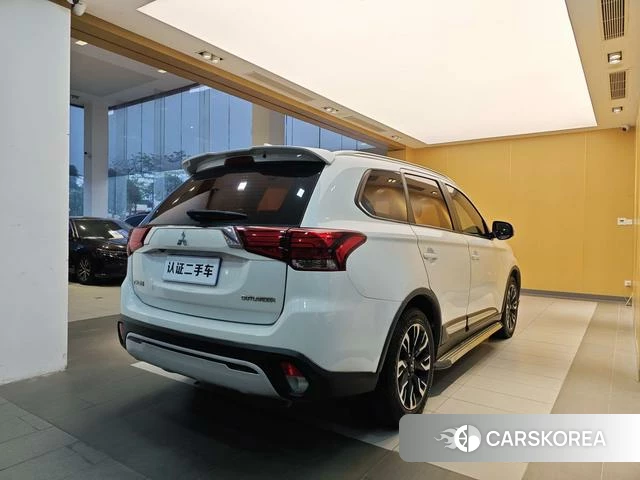 Mitsubishi  Outlander 2019 Белый из Китая, фото 4