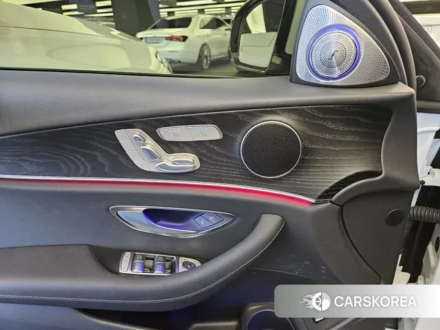 Mercedes-Benz E-Class W213 2023 Белый из Кореи, фото 4