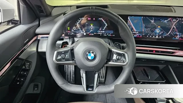 BMW 5 Series (G60) 2025 Белый из Кореи, фото 4