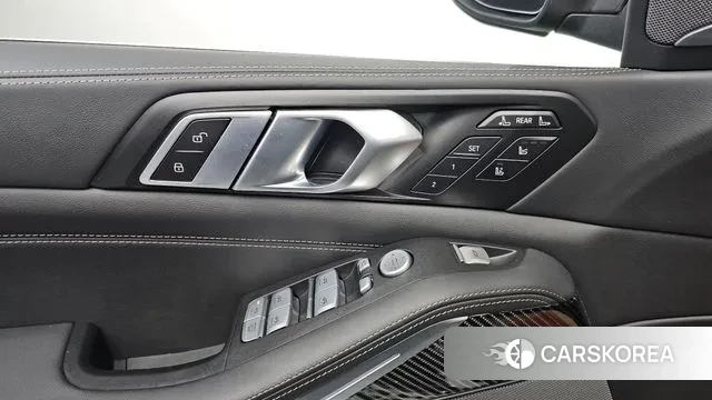 BMW X7 (G07) 2024 Черный из Кореи, фото 4