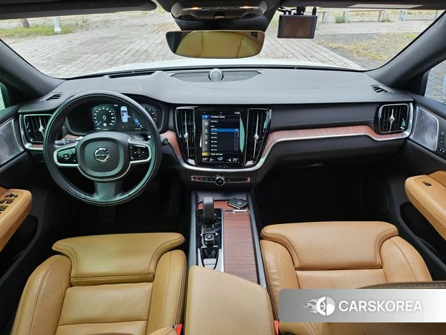 Volvo V60 Cross-Country 2nd Generation 2021 Белый из Кореи, фото 4