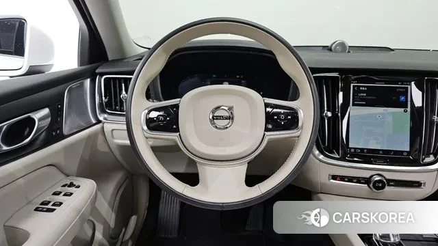 Volvo S60 3rd generation 2024 Белый из Кореи, фото 4