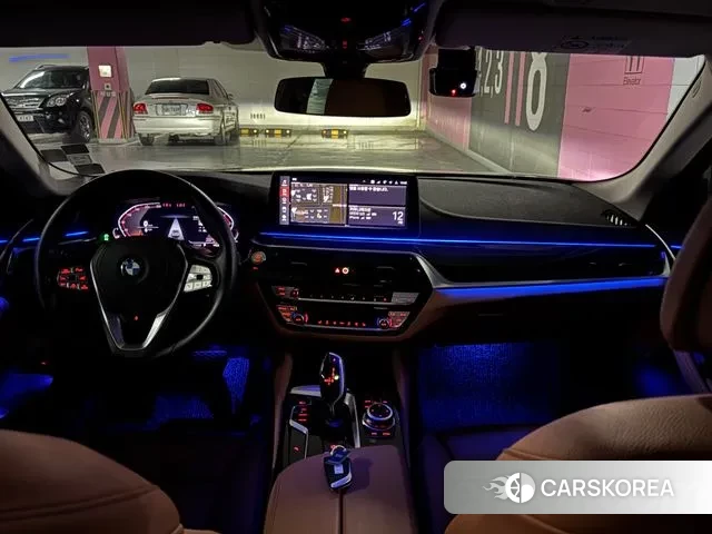 BMW 5 Series (G30) 2022 Цвет галактики из Кореи, фото 4