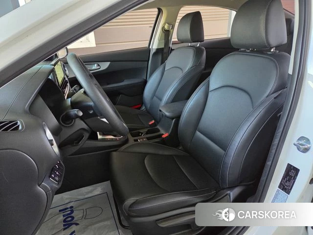 Kia The New K3 2nd generation 2022 Белый из Кореи, фото 4