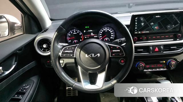 Kia The New K3 2nd generation 2023 Белый из Кореи, фото 4
