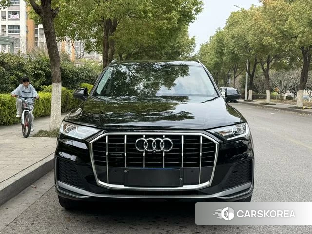 Audi Q7 2023 Черный из Китая, фото 4