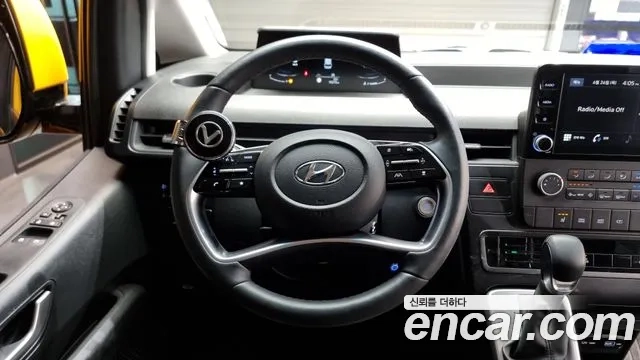 Hyundai Staria 2023 Желтый из Кореи, фото 4