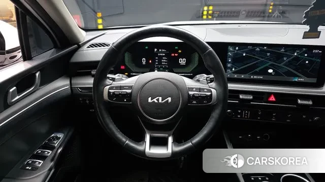 Kia The New K5 3rd generation 2023 Белый из Кореи, фото 4