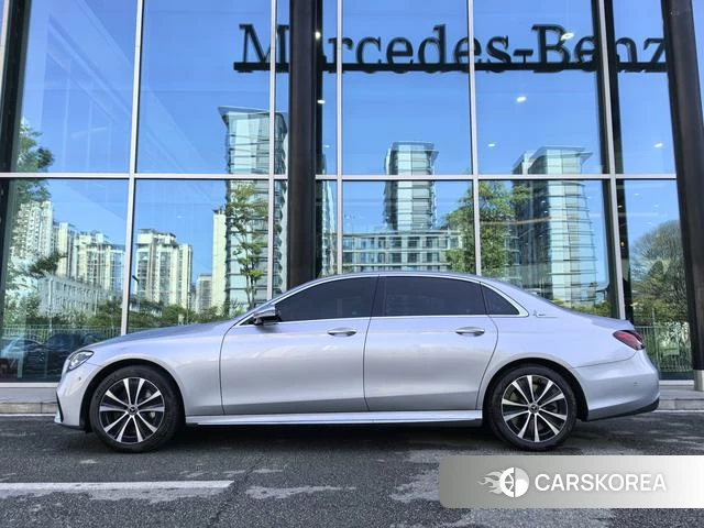 Mercedes-Benz E-class PHEV 2022 Серебристо-серый из Китая, фото 4