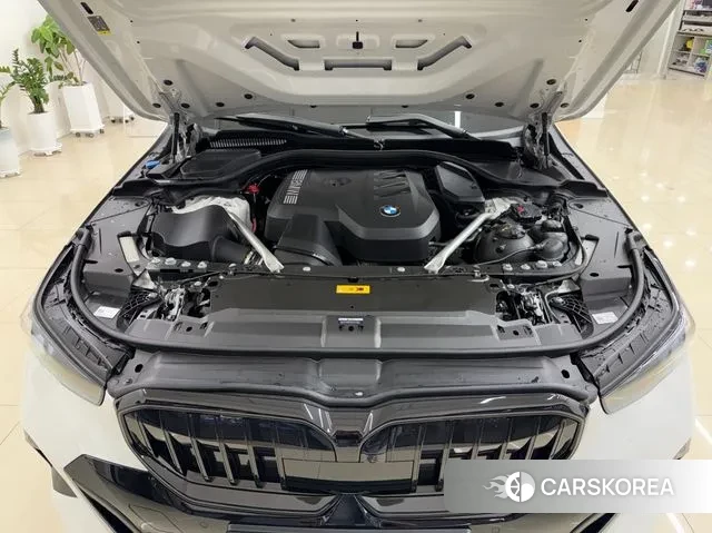 BMW 5 Series (G60) 2024 Белый из Кореи, фото 4