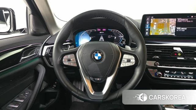 BMW 5 Series (G30) 2021 Белый из Кореи, фото 4