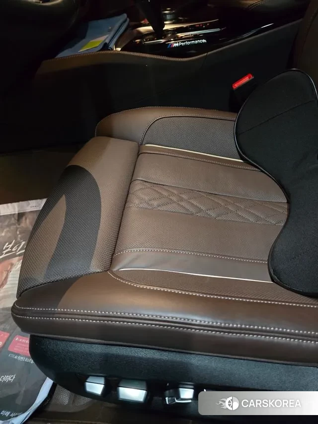 BMW 5 Series (G30) 2023 Светло-серебряный цвет из Кореи, фото 4