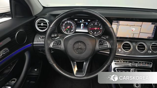 Mercedes-Benz E-Class W213 2018 Белый из Кореи, фото 4