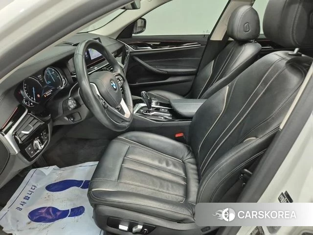 BMW 5 Series (G30) 2018 Белый из Кореи, фото 4