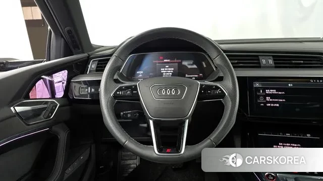 Audi e-Tron 2022 Черный из Кореи, фото 4
