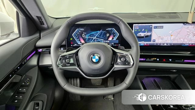 BMW 5 Series (G60) 2023 Белый из Кореи, фото 4