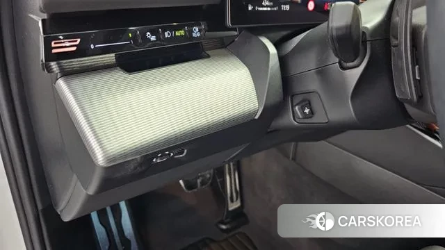 BMW 5 Series (G60) 2023 Белый из Кореи, фото 4