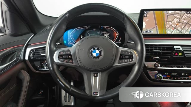 BMW 5 Series (G30) 2023 Белый из Кореи, фото 4