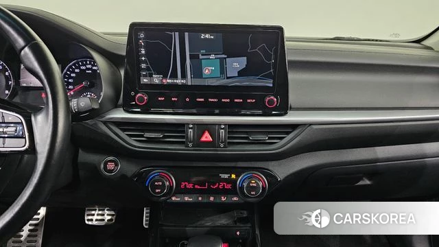 Kia The New K3 2nd generation 2023 Белый из Кореи, фото 4