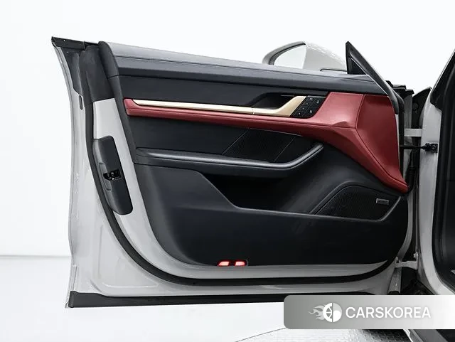 Porsche Taycan 2023 Жемчужный цвет из Кореи, фото 4