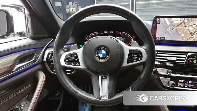 BMW 5 Series (G30) 2021 Белый из Кореи, фото 4