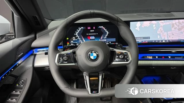 BMW 5 Series (G60) 2025 Светло-серебряный цвет из Кореи, фото 4