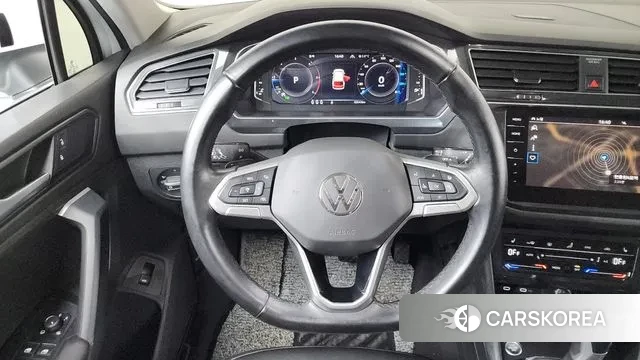 Volkswagen Tiguan second Generation 2023 Белый из Кореи, фото 4