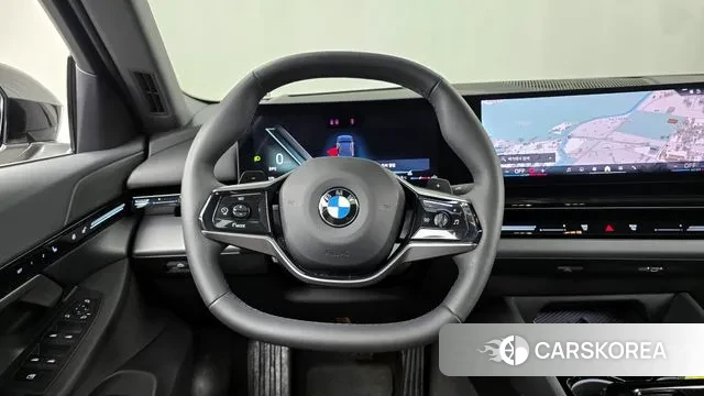 BMW 5 Series (G60) 2023 Черный из Кореи, фото 4