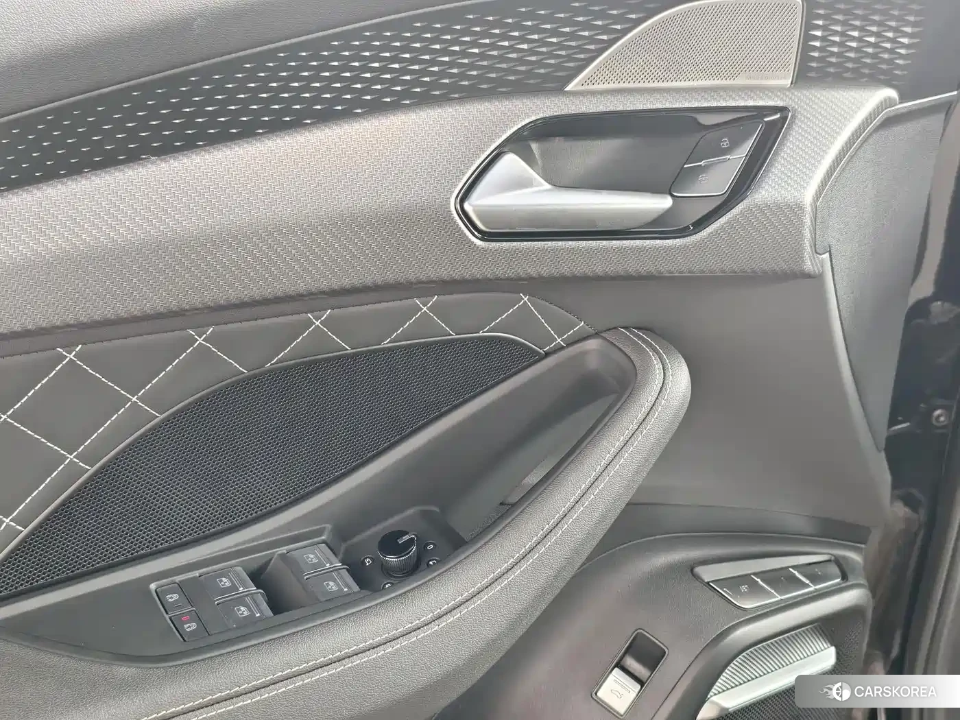 Audi Q6 2025 Черный из Китая, фото 4
