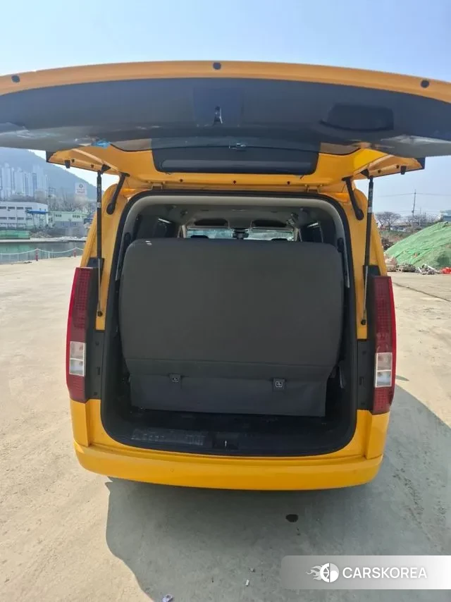 Hyundai Staria 2023 Желтый из Кореи, фото 4