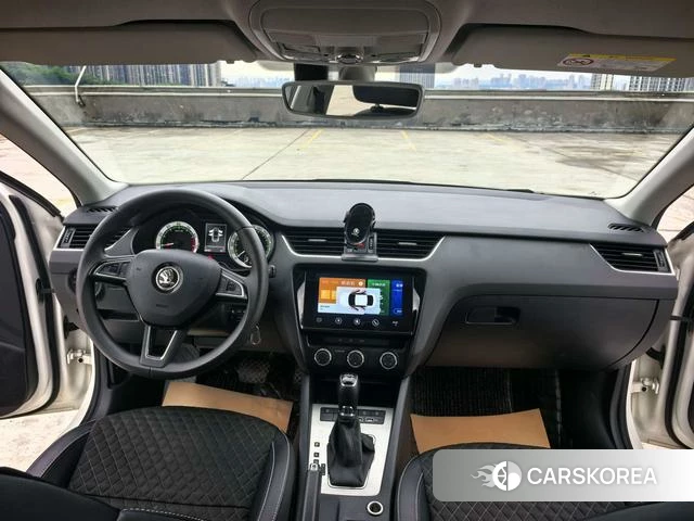 Skoda Octavia 2021 Белый из Китая, фото 4