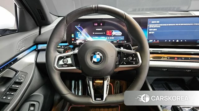 BMW 5 Series (G60) 2024 Серебристо-серый из Кореи, фото 4