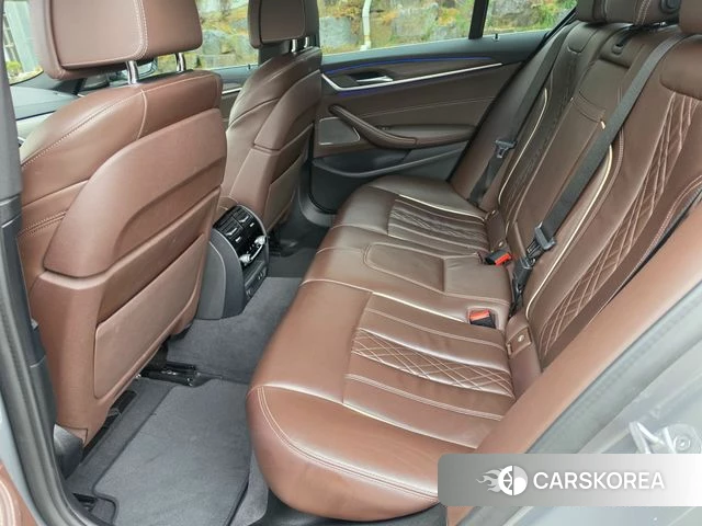 BMW 5 Series (G30) 2021 Серебристо-серый из Кореи, фото 4