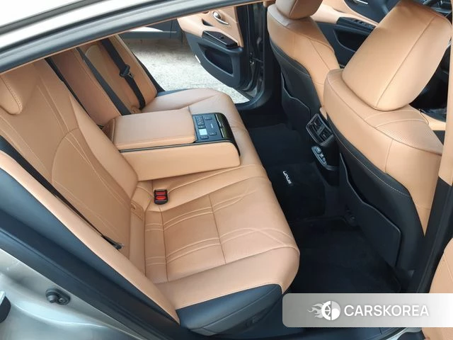 Lexus ES300h 7th generation 2021 Серебристо-серый из Кореи, фото 4