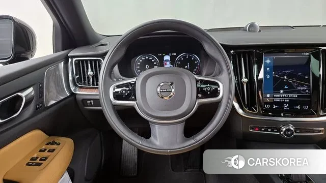 Volvo V60 Cross-Country 2nd Generation 2021 Черный из Кореи, фото 4