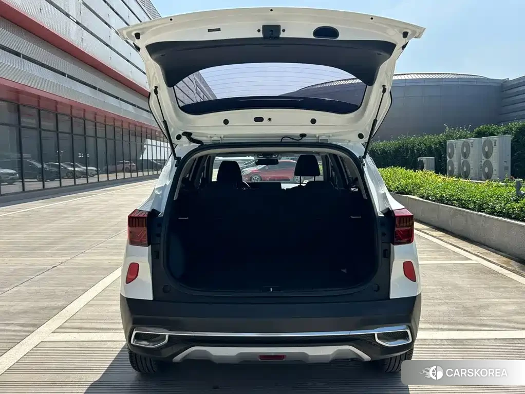 Kia KX3 2022 Белый из Китая, фото 4