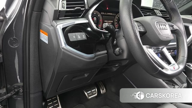 Audi Q3 (F3) 2023 Серый из Кореи, фото 4