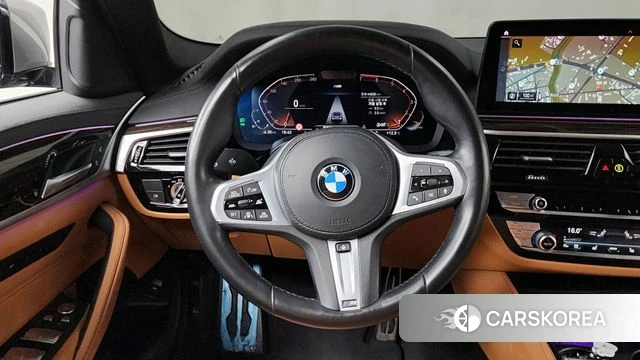BMW 5 Series (G30) 2021 Серебристо-серый из Кореи, фото 4