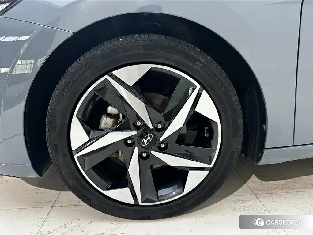 Hyundai Elantra 2023 Silver/gray из Китая, фото 4