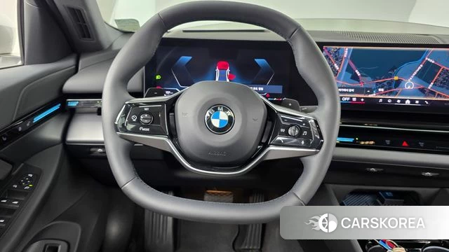 BMW 5 Series (G60) 2023 Белый из Кореи, фото 4