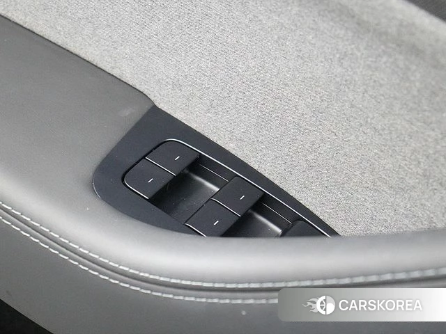 Tesla Model Y 2025 Белый из Кореи, фото 4