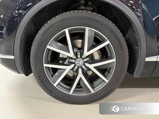 Volkswagen Touareg 3rd generation 2020 Черный из Кореи, фото 4