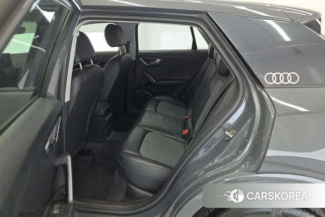 Audi Q2L 2020 Темно-серый из Китая, фото 4