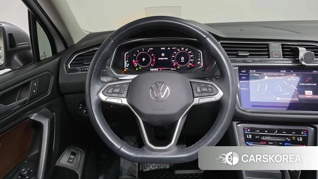 Volkswagen Tiguan Allspace 2023 Белый из Кореи, фото 4